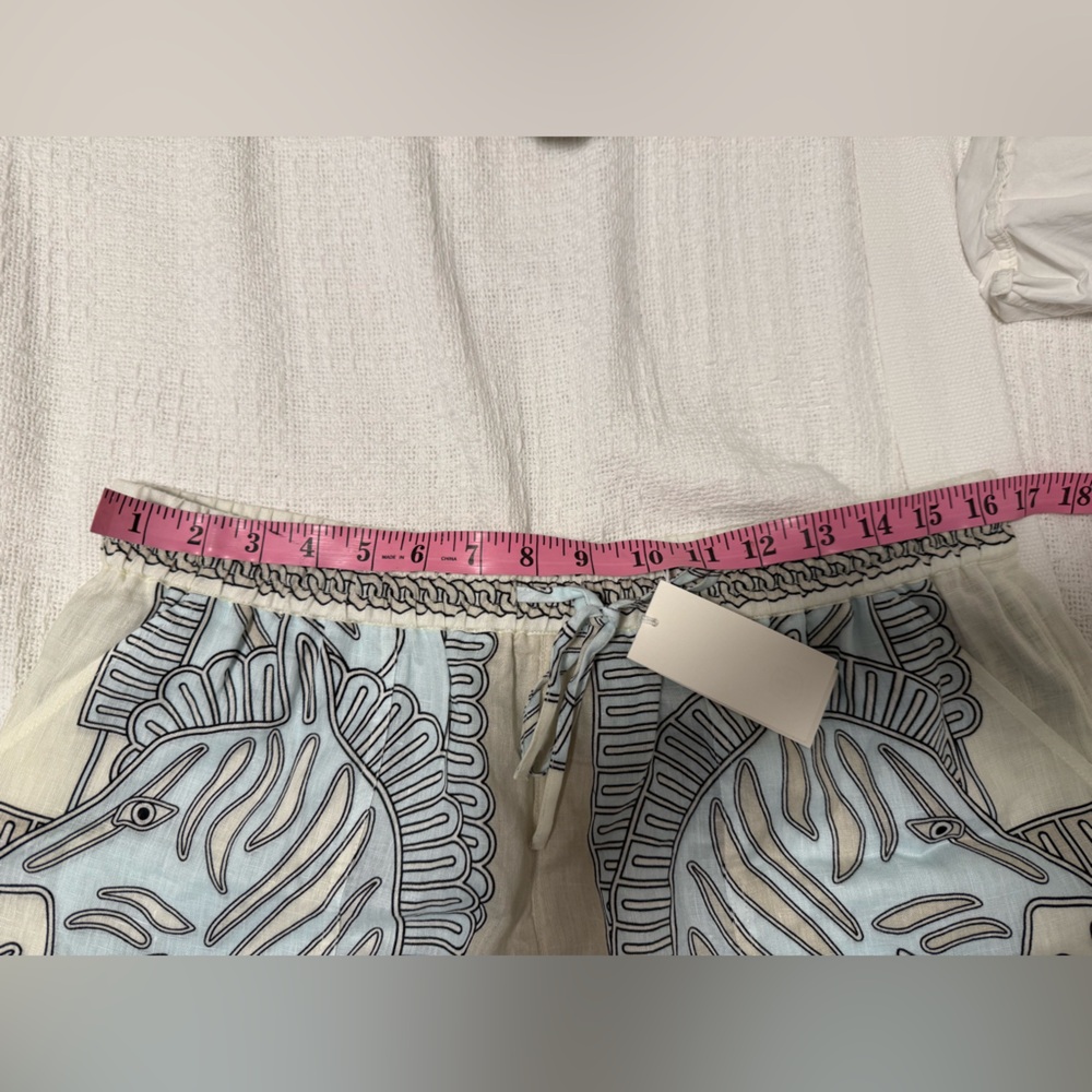 Tory Burch printed linen camp shorts. NWT. Size Large - Picture 4 of 4